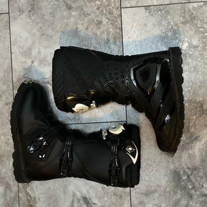O’Neill, youth dirtbike boots, boy, girl, universal, excellent condition, size 4
